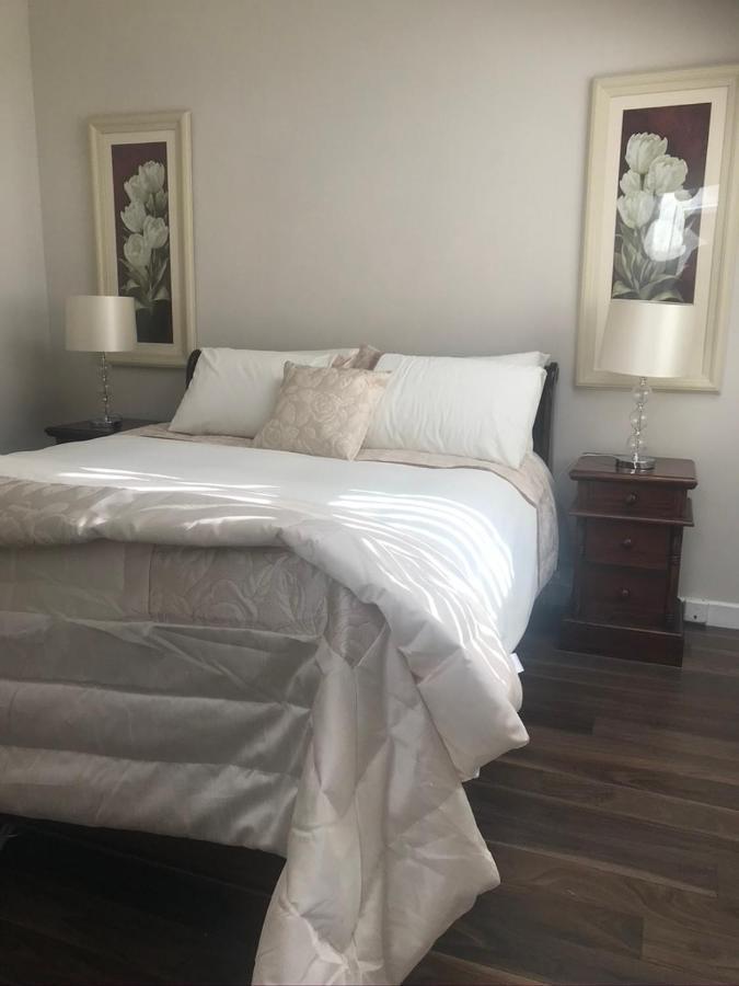 Serenity Longford Luaran gambar