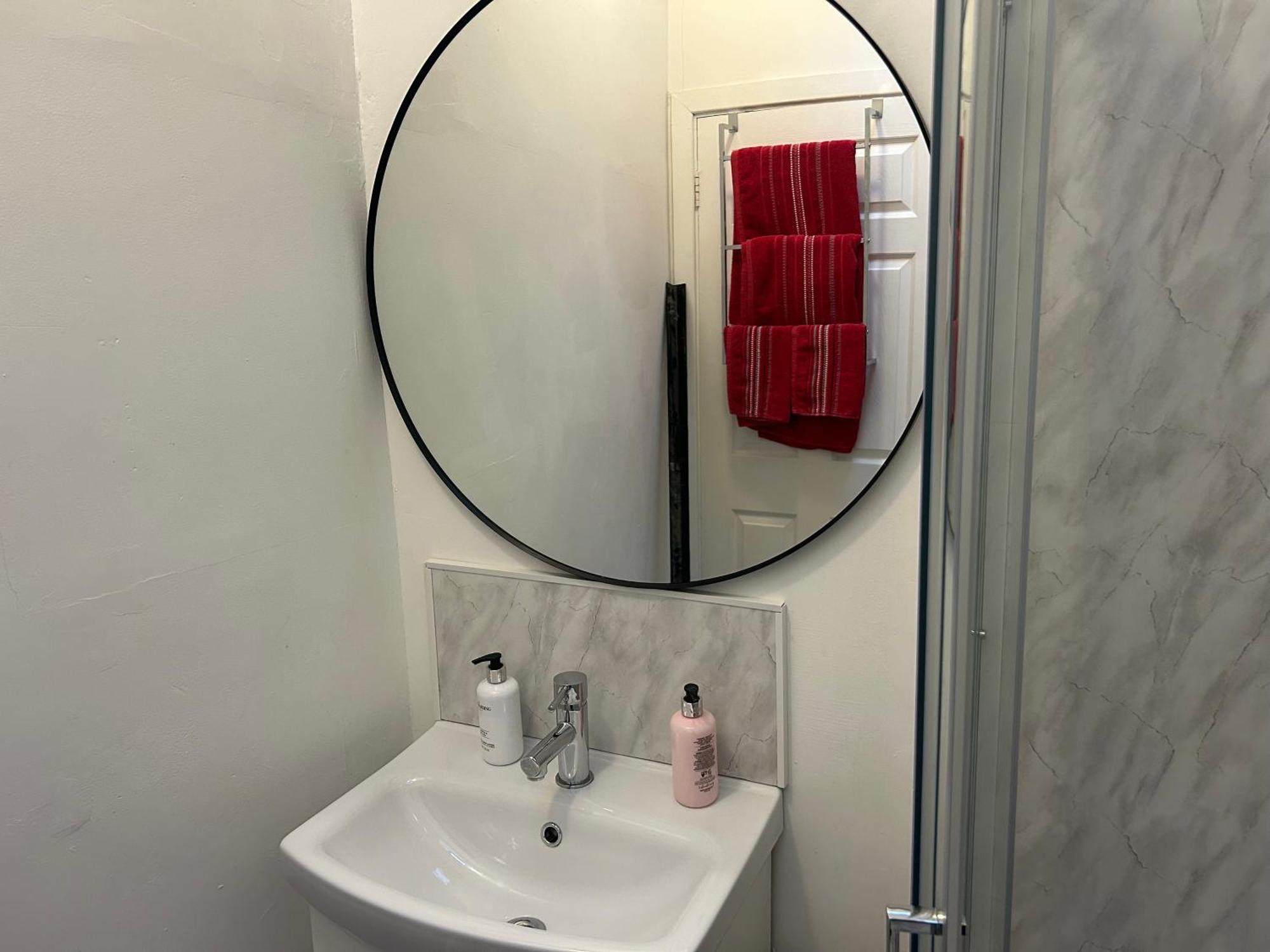 Serenity Longford Luaran gambar