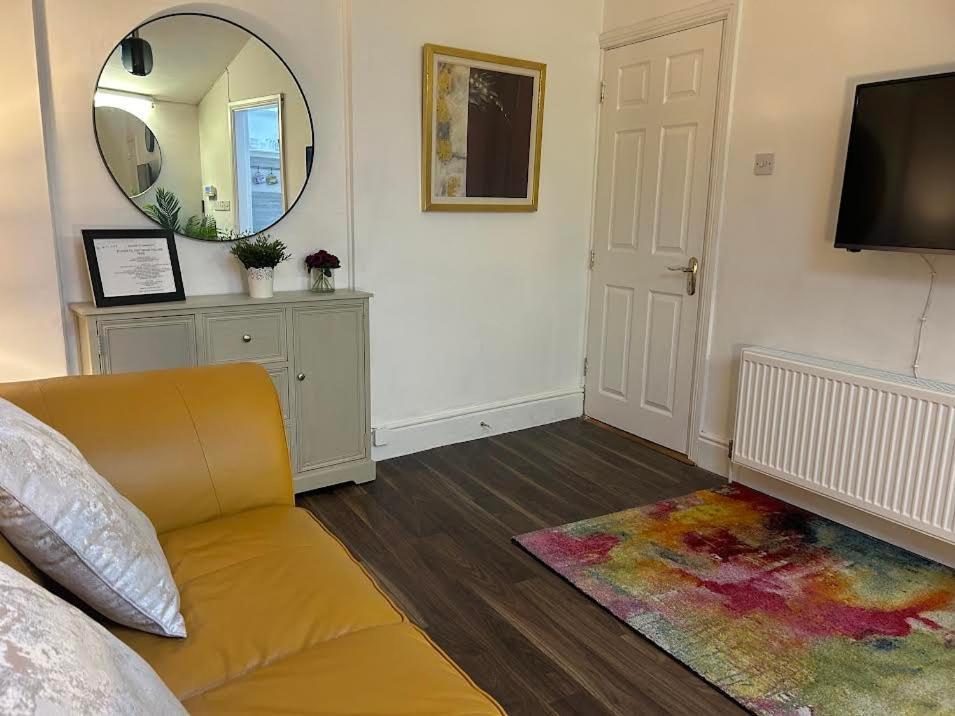 Serenity Longford Luaran gambar