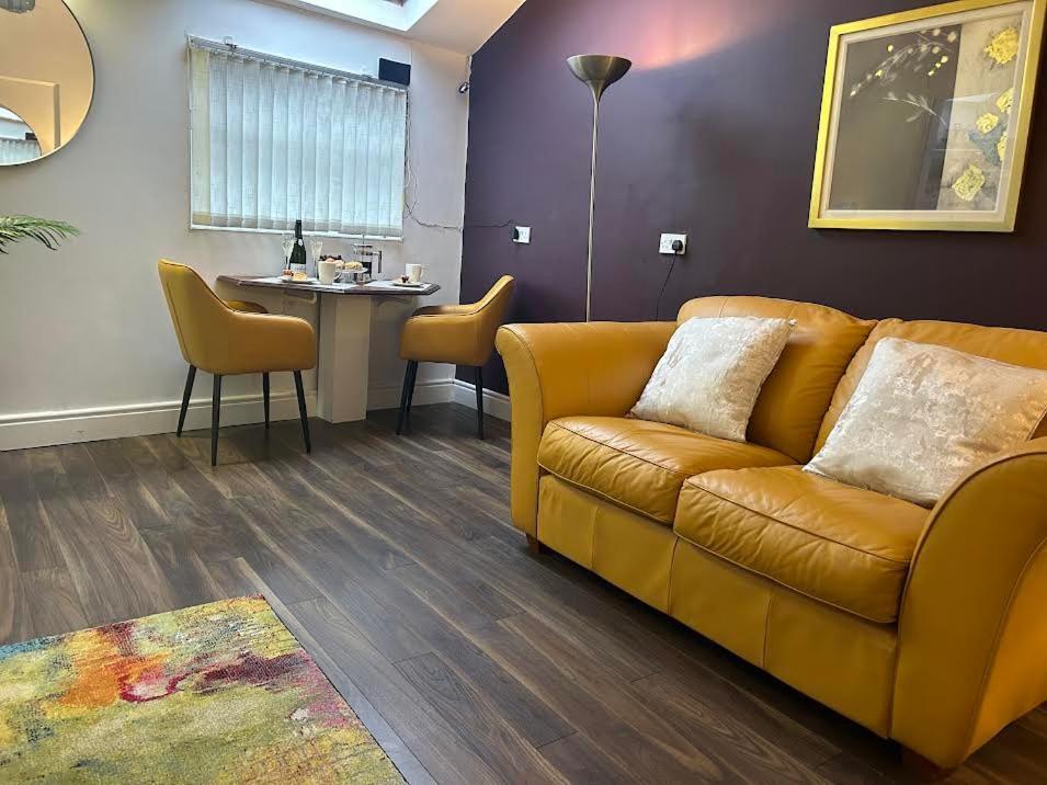 Serenity Longford Luaran gambar